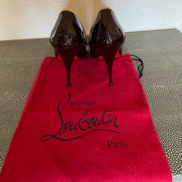 CHRISTIAN LOUBOUTIN Patent Leather
“Indies 100 Pumps” - Picture 5 of 7